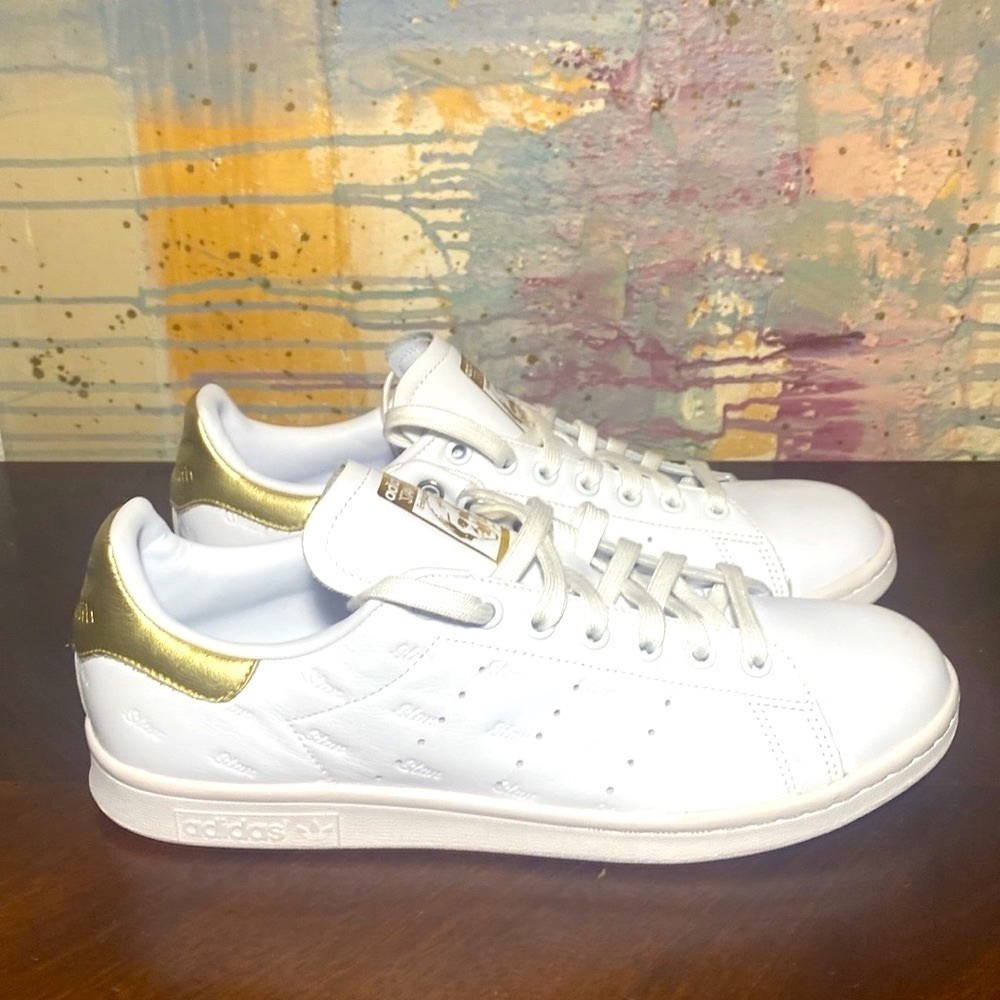 Adidas Stan Smith All Over Debossed Logo White Metallic Gold EF6853 WMNS 10.5